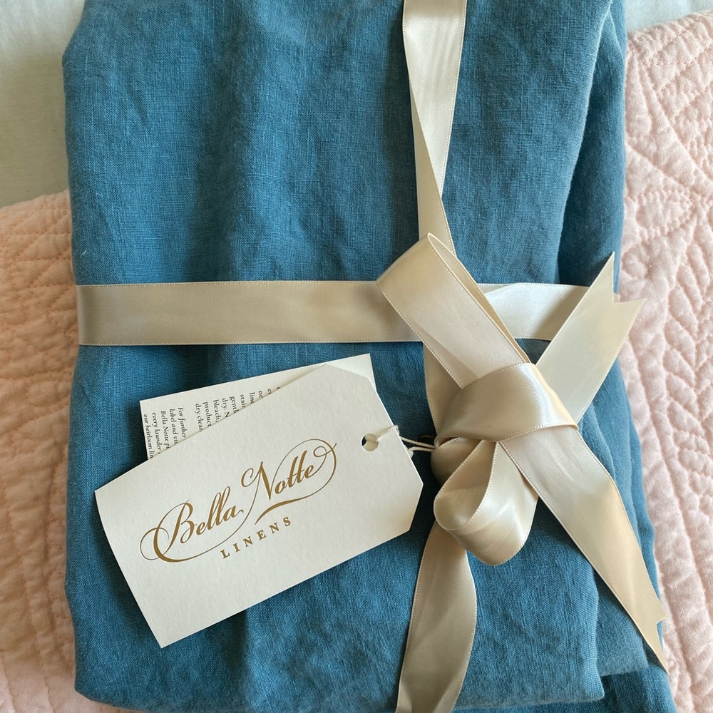 Pair of king size Bella Notte pillow cases, cenote